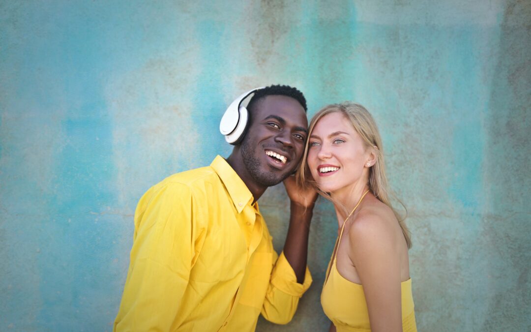 Écoute Active pour un Couple Serein : Pratiques Douces pour Renforcer la Communication